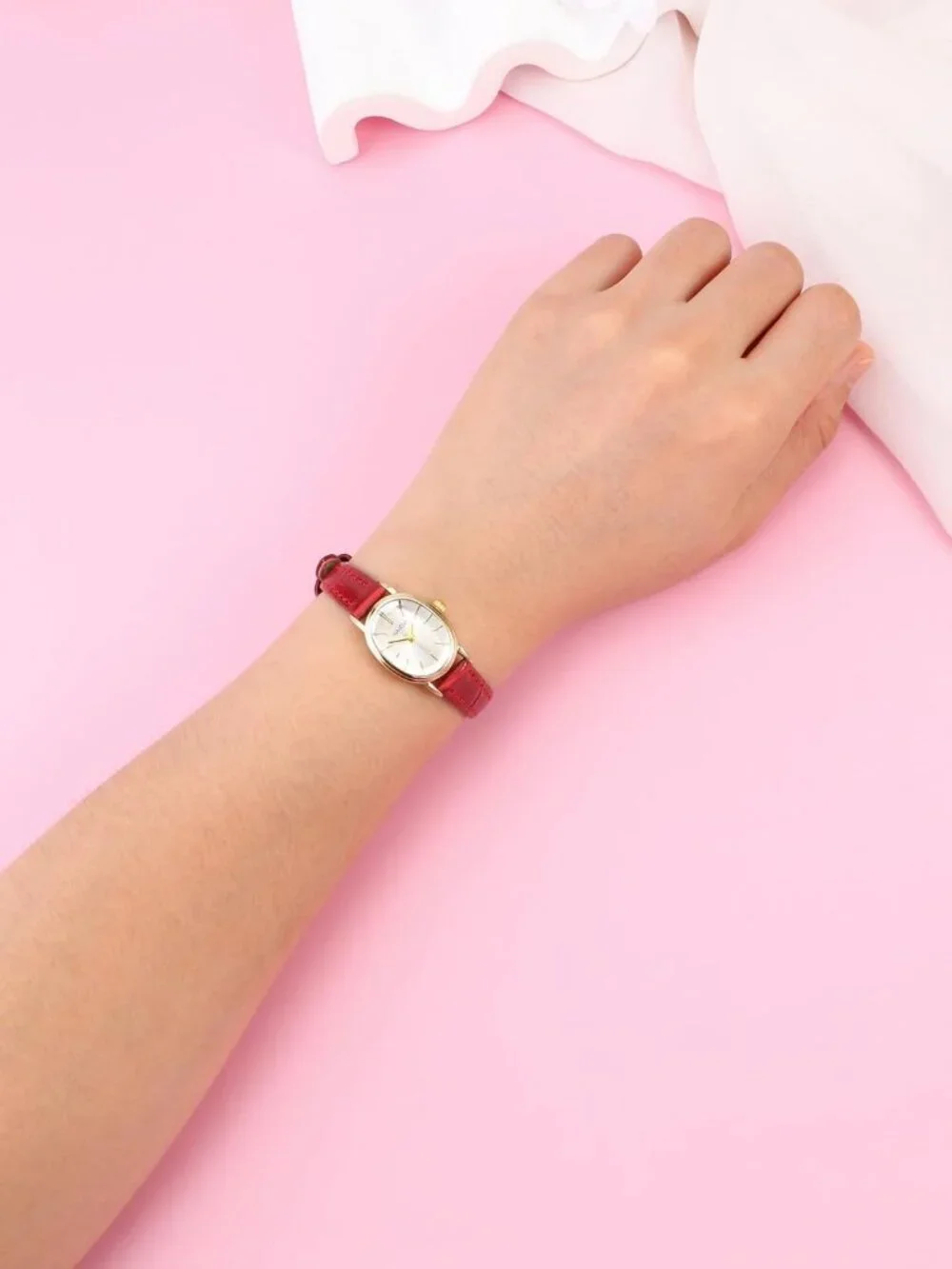 Women's Red White Analog Quartz Classic Oval Case PU Leather Casual Wrist Watch